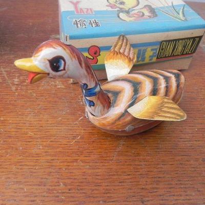 LOT 258  WIND UP TOYS