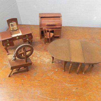 LOT 249  FOUR PIECES OF DOLL HOUSE FURNITURE