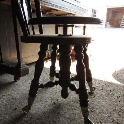 G-18  ANTIQUE PIANO STOOL