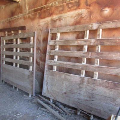 BB-56  2 WOODEN GATES
