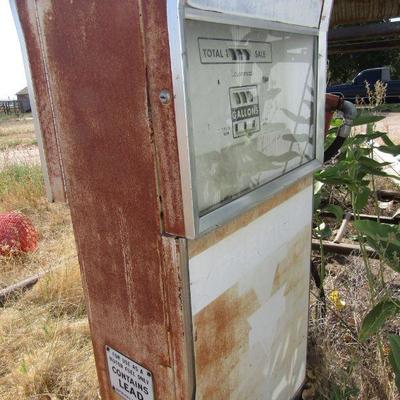 F-15  OLD GAS PUMP 