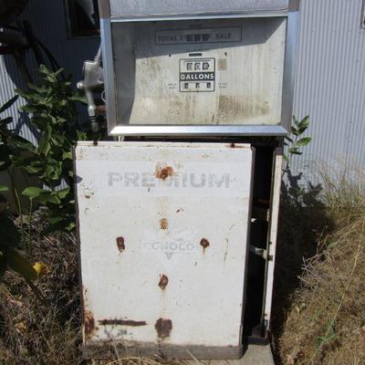 F-15  OLD GAS PUMP 