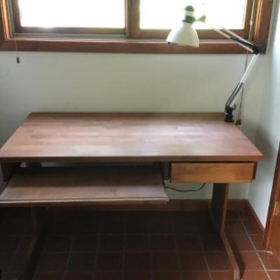 276 Wooden Computer Desk and Desk Lamp