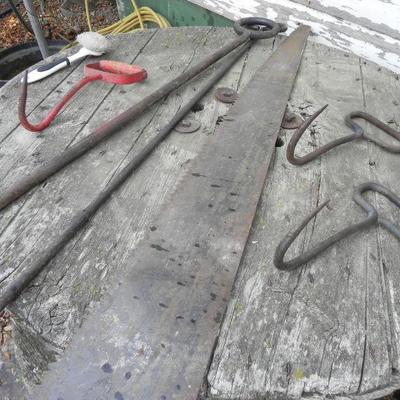 S2-25  BRANDING IRONS AND HAY HOOKS