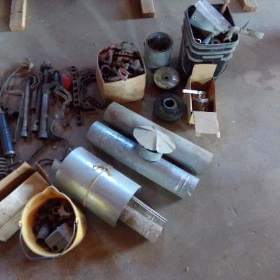 WS-35  GREASE GUN AND DUCT PIPE