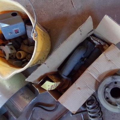 WS-35  GREASE GUN AND DUCT PIPE