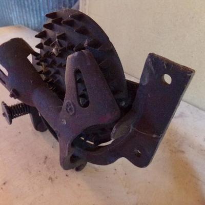 WS-19  VINTAGE CORN HUSKER, HORSE COLLAR, CLOCK AND HEAT LAMP