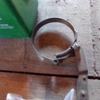 WS-50  JOHN DEERE MOISTURE TESTER AND FUEL FILTER ELEMENT