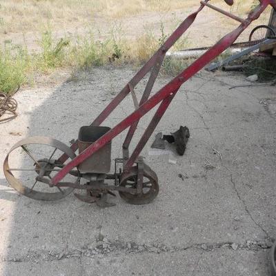 F-13   VINTAGE SEEDER