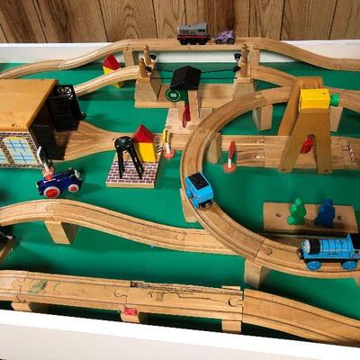 P15: Thomas The Train & Table