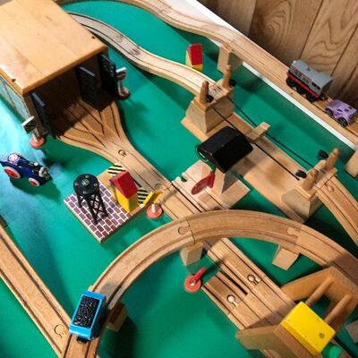 P15: Thomas The Train & Table