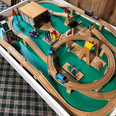 P15: Thomas The Train & Table