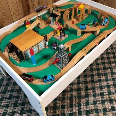 P15: Thomas The Train & Table