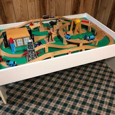 P15: Thomas The Train & Table