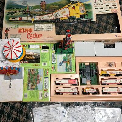 P19:  Ring Corkey 420 HO Scale Train Set