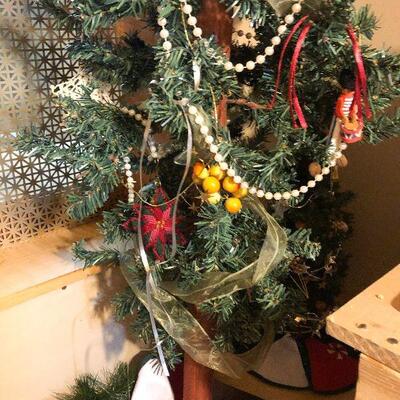 CL1:  Accent Christmas Trees