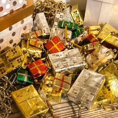 CL5:  Holiday Garland and Decorative Nesting Boxes