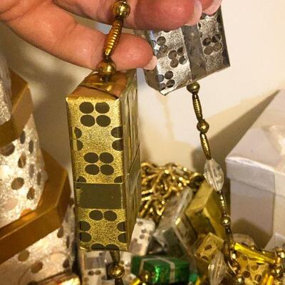 CL5:  Holiday Garland and Decorative Nesting Boxes