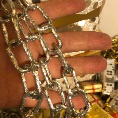 CL5:  Holiday Garland and Decorative Nesting Boxes