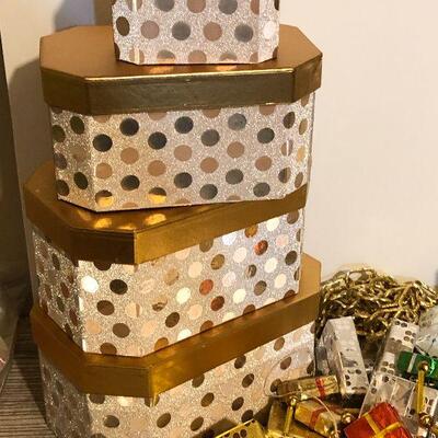 CL5:  Holiday Garland and Decorative Nesting Boxes