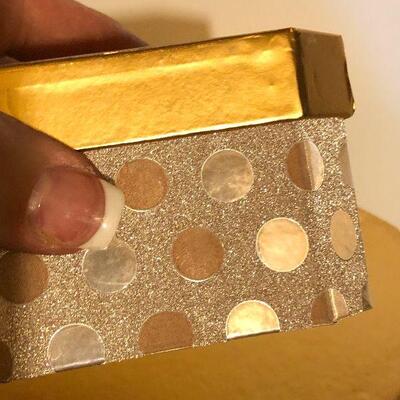 CL5:  Holiday Garland and Decorative Nesting Boxes