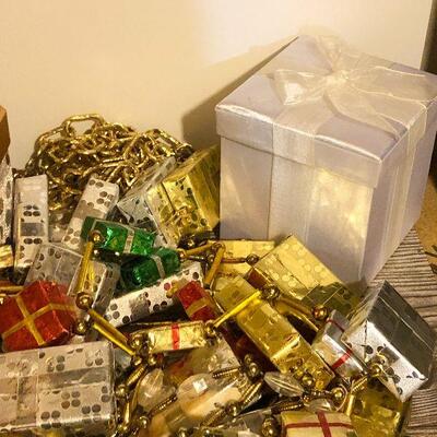 CL5:  Holiday Garland and Decorative Nesting Boxes