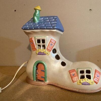 CL17: Golendbook Encyclopedias and Vintage Fairy Tale Light