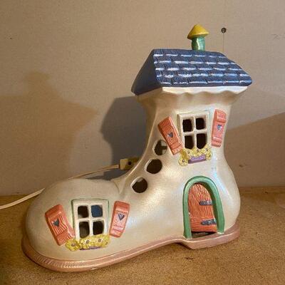 CL17: Golendbook Encyclopedias and Vintage Fairy Tale Light