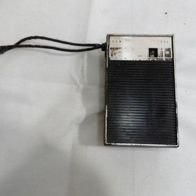 Lot 274 Vintage  GE AM Portable Radio