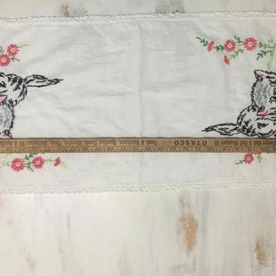 5-095Hand Stitched dresser topper. Frisky Kittens