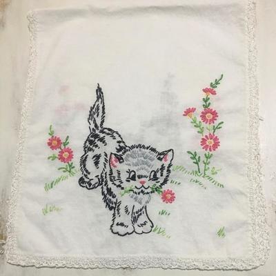 5-095Hand Stitched dresser topper. Frisky Kittens