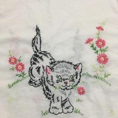 5-095Hand Stitched dresser topper. Frisky Kittens