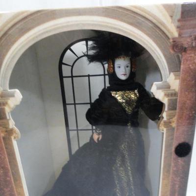 Lot 289 Star Wars Queen Amidala Figurine
