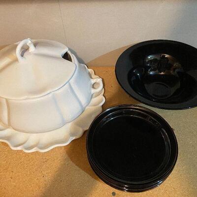 CL26:  California Pottery Toureen and Salad Set