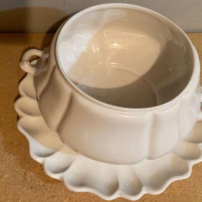 CL26:  California Pottery Toureen and Salad Set