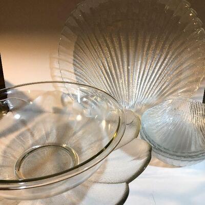 CL32: Glass Shell Platter/Bowls & Pyrex Bowl