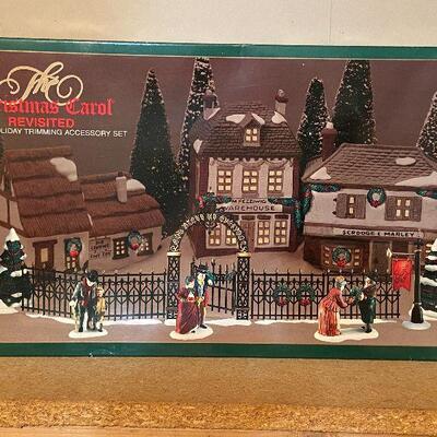 CL30:  Christmas in the City and Dept 56 Holiday Decor