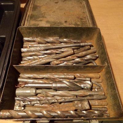 B-92  ROTO ZIP AND DRILL BITS IN METAL CASE