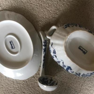 Blue Danabe, 3pc lot - w 2 gravy pitcher and soup tureen