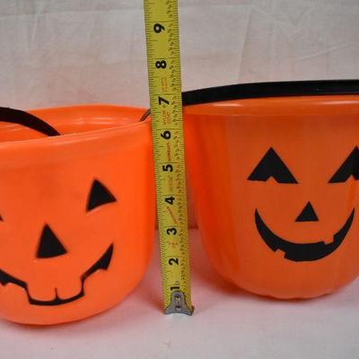 5 pc orange & black Halloween Candy Buckets (3) & Bowls (2)