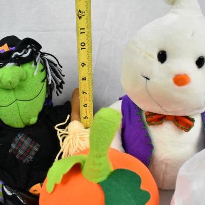 9 pc Soft Halloween Decor: 5 stuffed animals & 4 windsocks