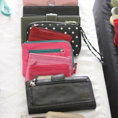 Lot 86 Women's Leather Wallets & More (1)