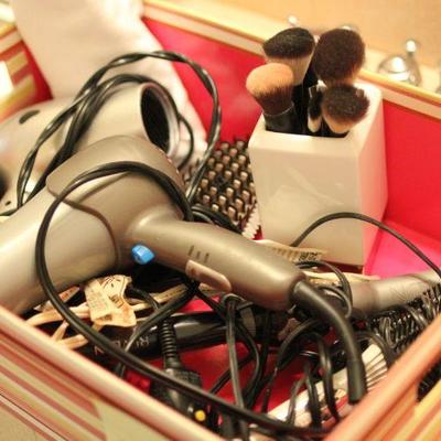 Lot 105 Blow-dryers, Curling Irons, Straightener & More