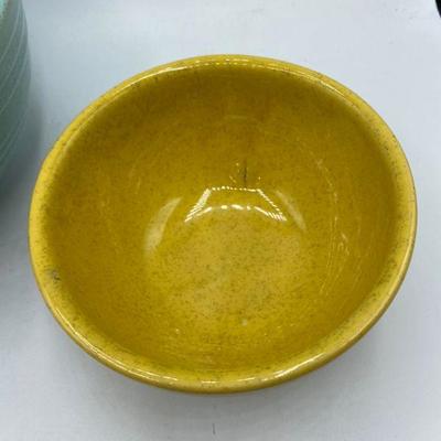 Pair of McCoy Speckled Beehive Rings Mixing Bowls