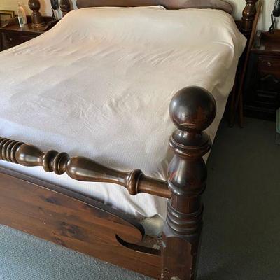 Antiqued Pine Old Tavern Ethan Allen King Size Bed with Tempurpedic Mattress