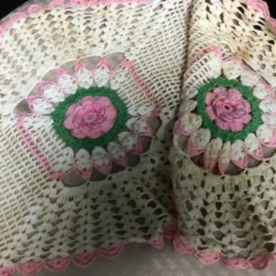 Crochet Dollie Table Runner pink roses