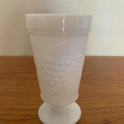 Lot 41 - Vintage Milkglass