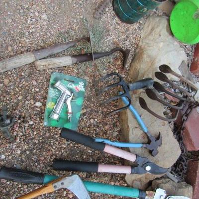 ES-5  YARD HAND TOOLS