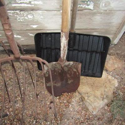 ES-11  MORE YARD TOOLS