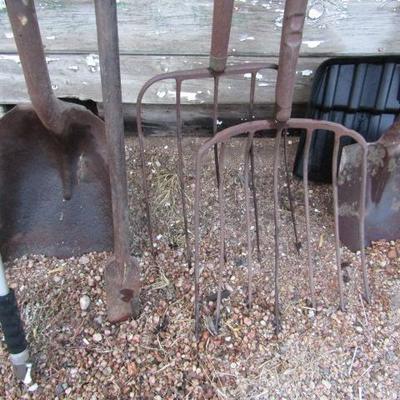 ES-11  MORE YARD TOOLS